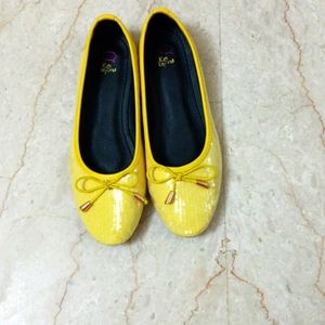 Sequinned yellow ballerinas